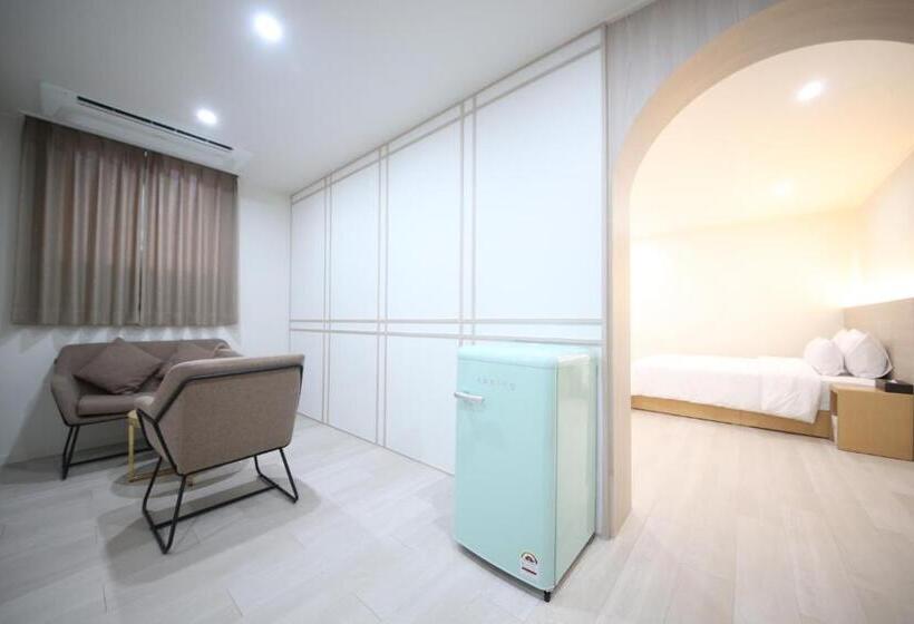 Quarto Familiar, Haru