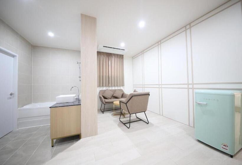 Quarto Familiar, Haru