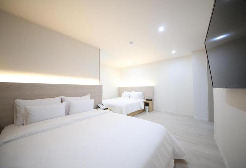 Quarto Familiar, Haru