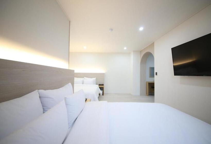 Quarto Familiar, Haru