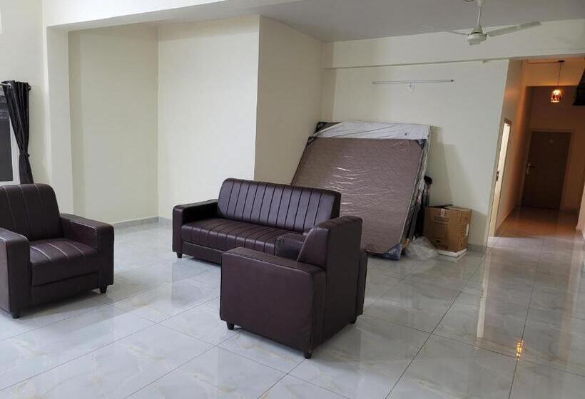 패밀리 스위트, Deepak Retreat