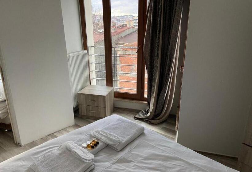 Полулюкс Повышенной Комфортности, La Perato Suites