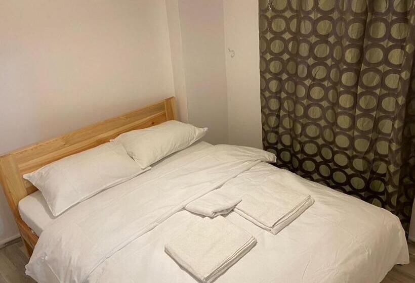 דירת חדר, La Perato Suites