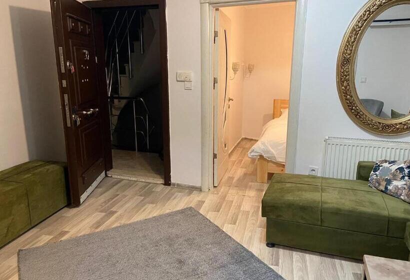 דירת חדר, La Perato Suites