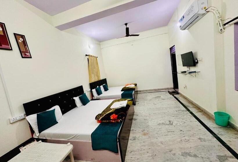 غرفة قياسية, Veeras & Restaurant