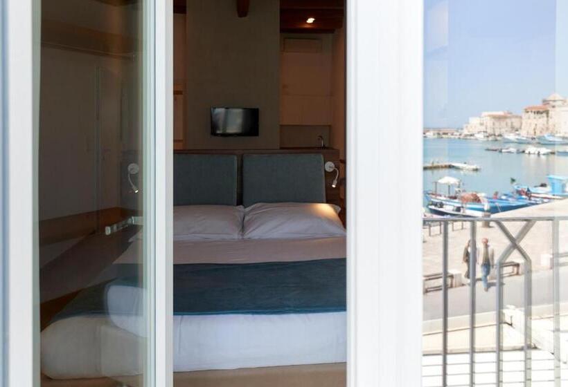 اتاق استاندارد چهار تخته با چشم‌انداز دریا, B&b Suite Home Trani Port View