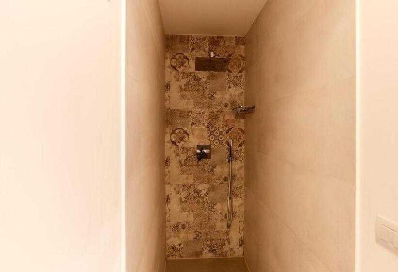 اتاق استاندارد چهار تخته با چشم‌انداز دریا, B&b Suite Home Trani Port View