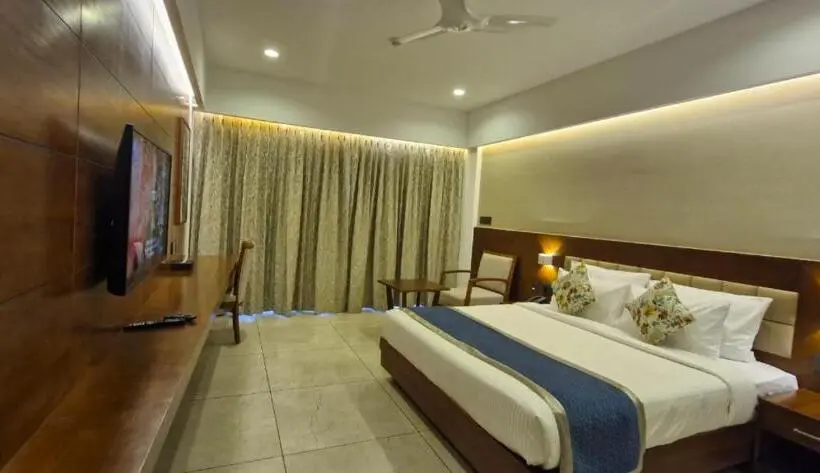 デラックスルーム, The Grand Cliff Resort Munnar