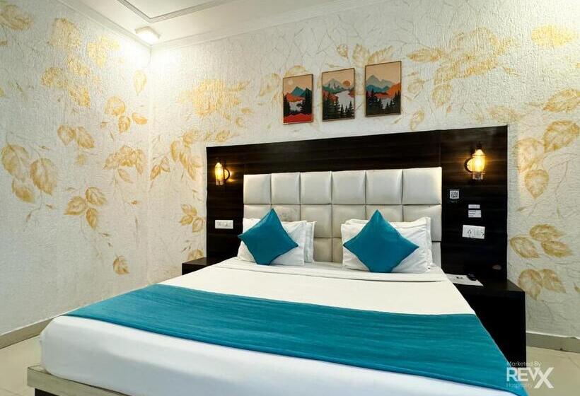 חדר משפחתי דלוקס, The Wraveler Tapovan Rooms And Dorms