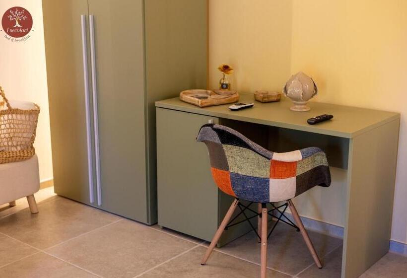 חדר סטנדרט לשלושה, I Secolari