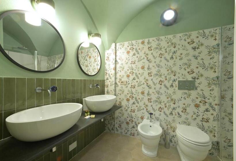 غرفة ديلوكس, Muri Vecchi