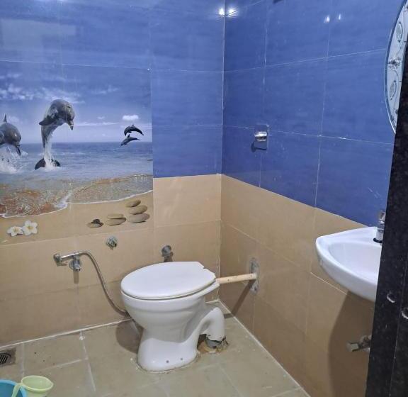 חדר אקונומי, Divine And Restaurant