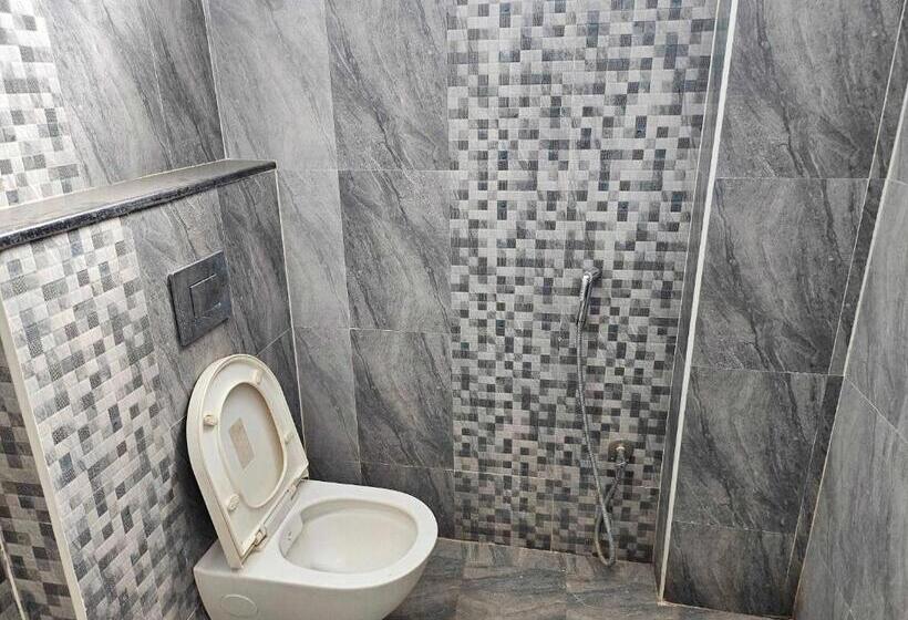 Pokój Trzyosobowy Klasyczny, Fabhotel Eminent Suites Banjara Hills