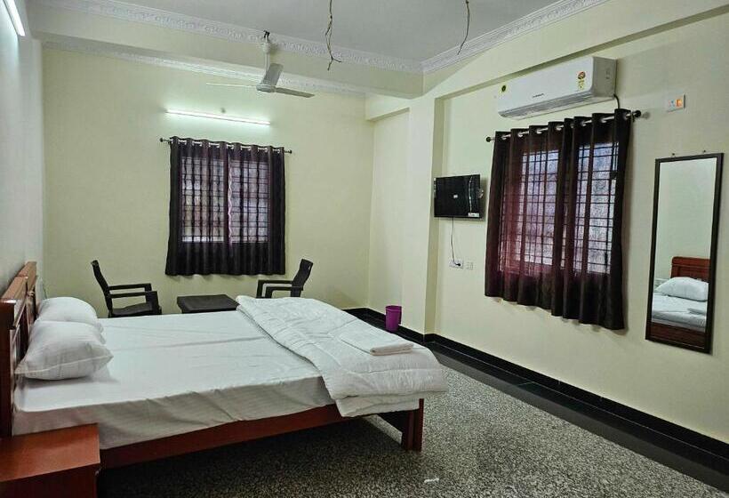 Pokój Trzyosobowy Klasyczny, Fabhotel Eminent Suites Banjara Hills