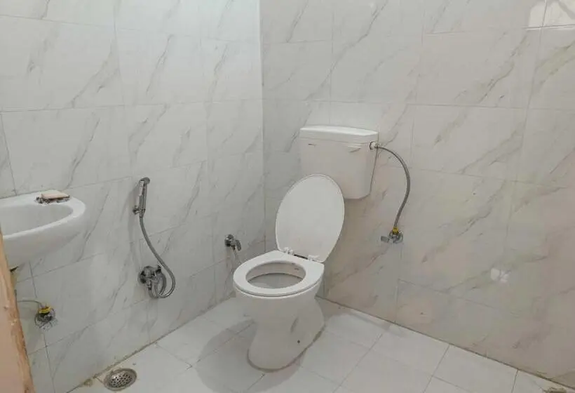 トリプルクラシックルーム, Oyo Purvi Ganga P.guest House