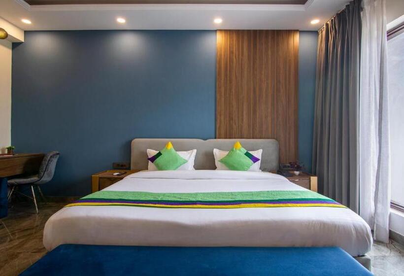 Люкс, Treebo Premium Embassy Inn