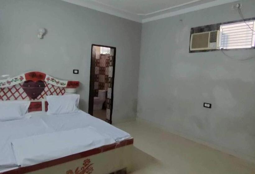 三人经典房间, Oyo Hotel Freedom Inn