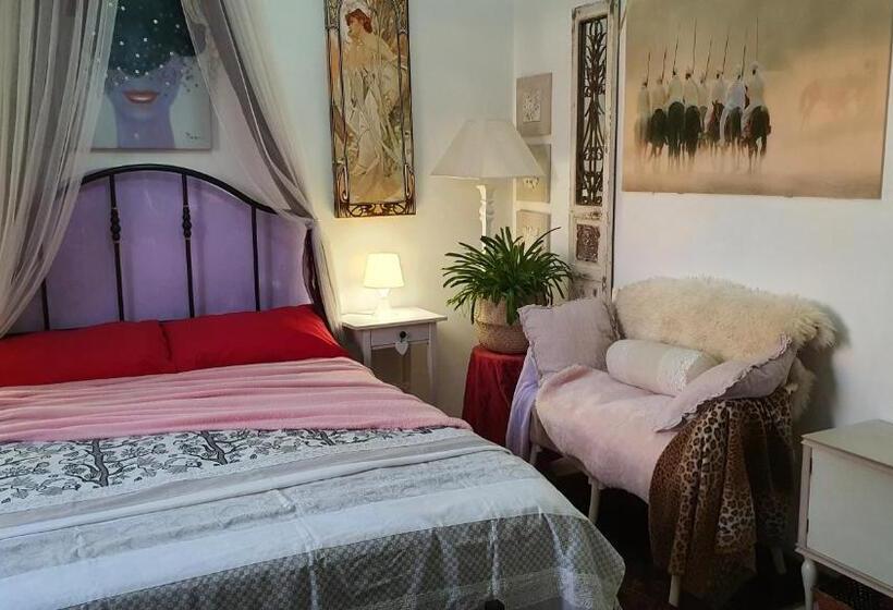 اتاق لوکس با تخت بزرگ, Suite In House.