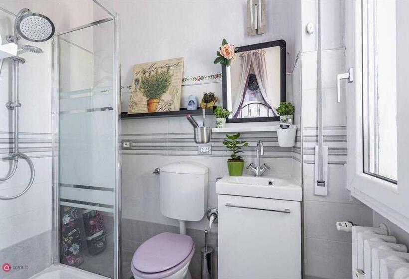 اتاق لوکس با تخت بزرگ, Suite In House.