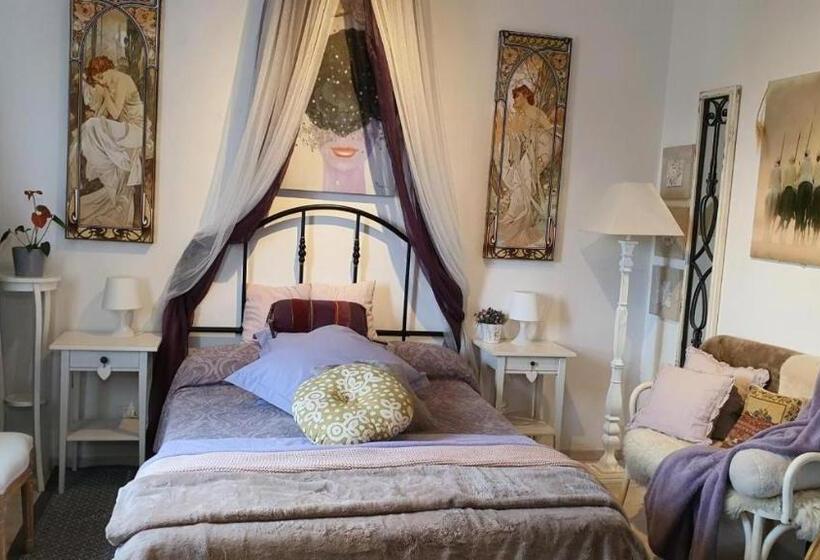 اتاق لوکس با تخت بزرگ, Suite In House.