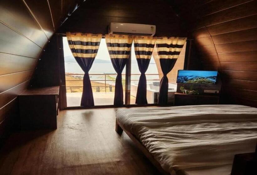 جناح, Samadhan Lake Side Resort Maval