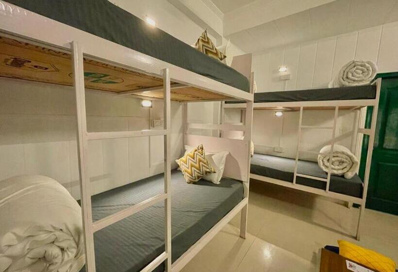 מיטה בחדר משותף, The Wraveler Tapovan Rooms And Dorms