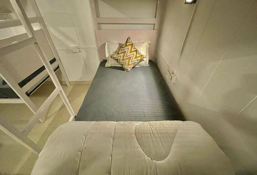 מיטה בחדר משותף, The Wraveler Tapovan Rooms And Dorms