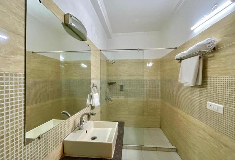 חדר משפחתי דלוקס, The Wraveler Tapovan Rooms And Dorms