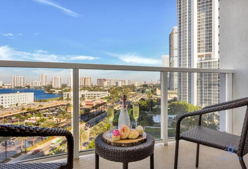 1间卧室的房子, Sunny Isles Bayfront: Deluxe Studio Retreat