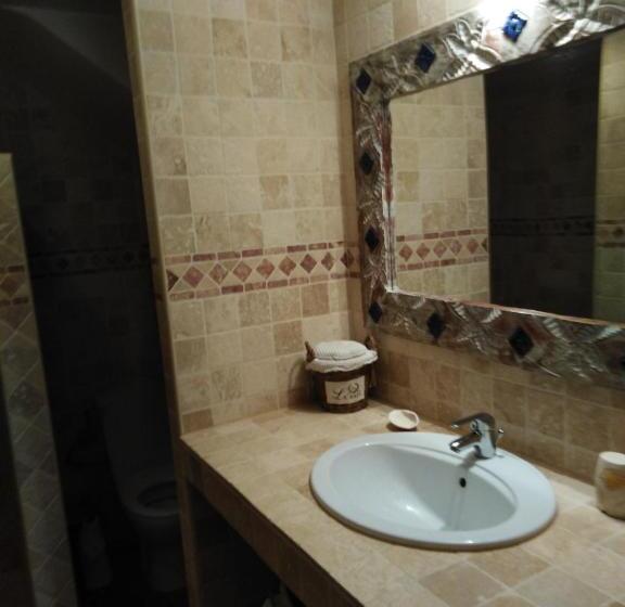 منزل غرفة نوم واحدة, L Tas De Cailloux