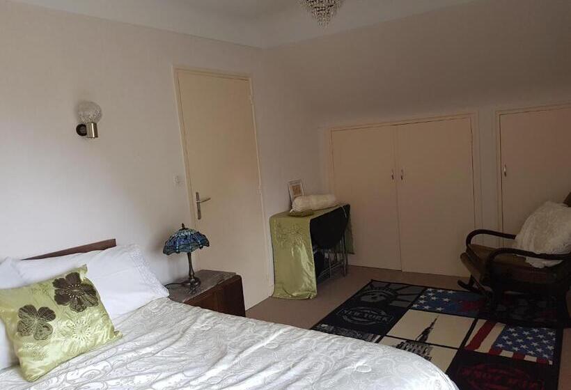 Номер Стандарт Вид на Сад, Renard Retreat