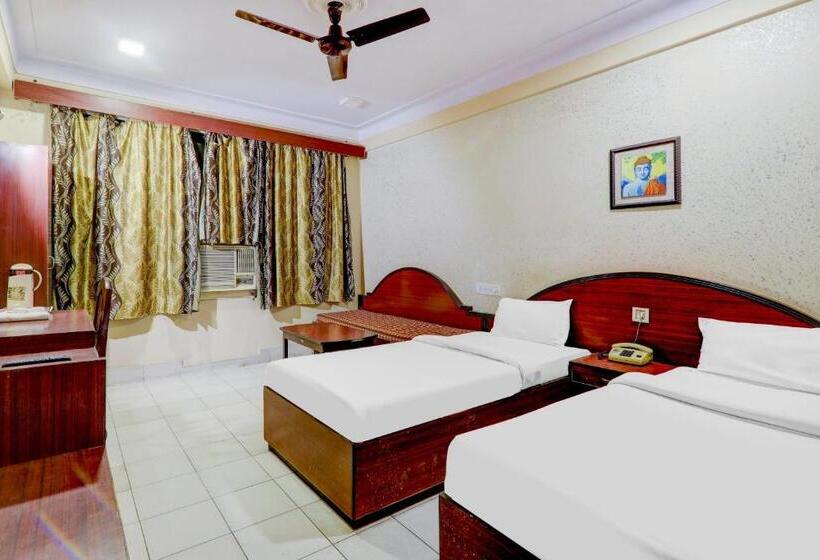 اتاق کلاسیک سه تخته, Collection O Hotel H P