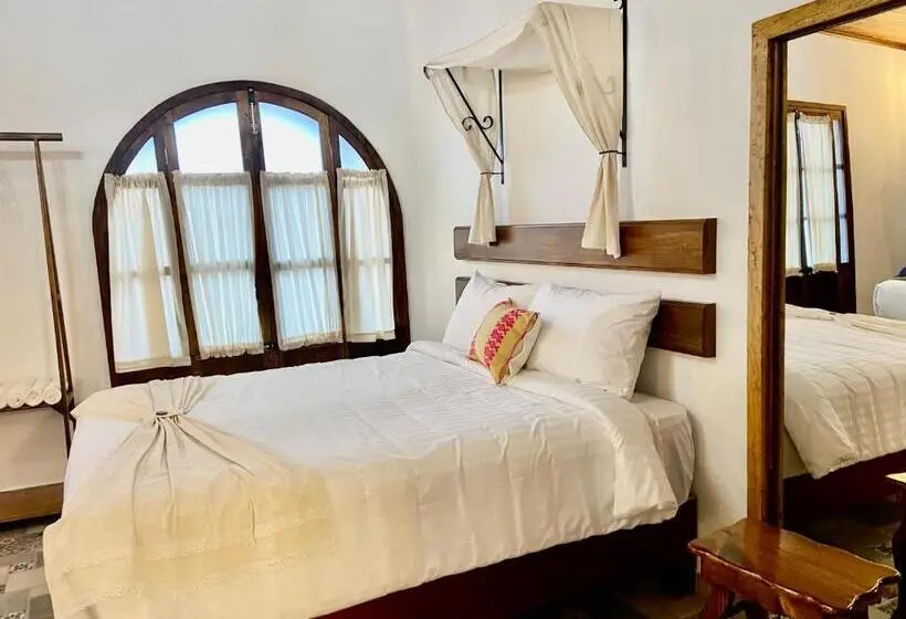 Comfort Kolmen Hengen Huone, Boutique Los ángeles