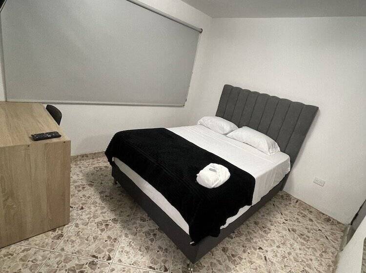 חדר דלוקס, De León Estadio