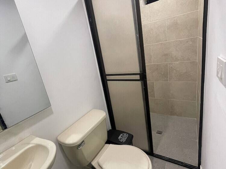 חדר דלוקס לשלושה, De León Estadio