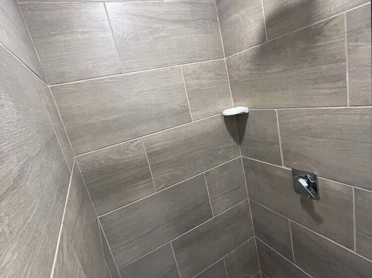 חדר סטנדרט, De León Estadio