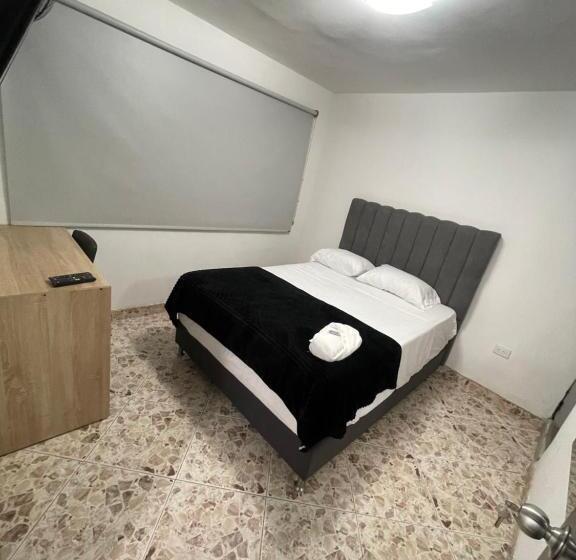 חדר דלוקס, De León Estadio