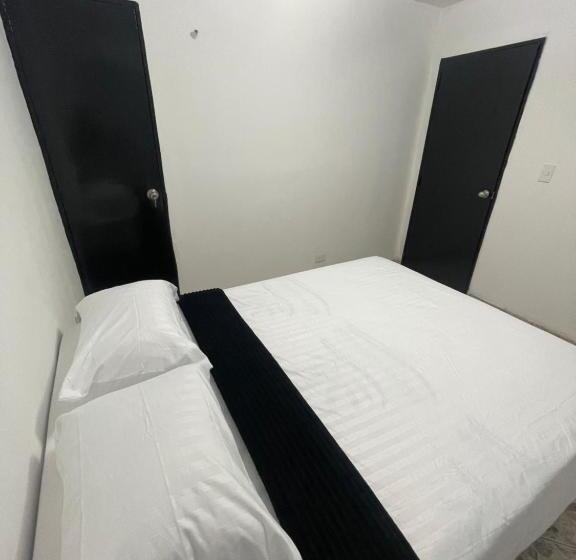 חדר דלוקס, De León Estadio