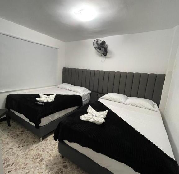 חדר דלוקס, De León Estadio