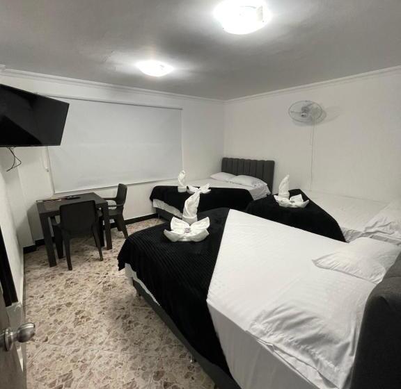 חדר דלוקס לשלושה, De León Estadio