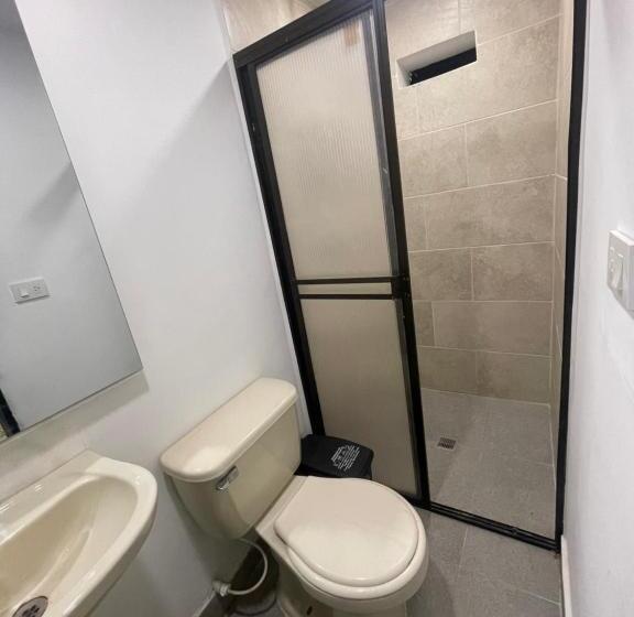 חדר דלוקס לשלושה, De León Estadio