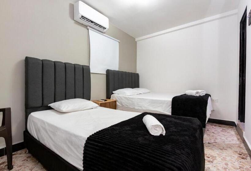 חדר סטנדרט, De León Estadio