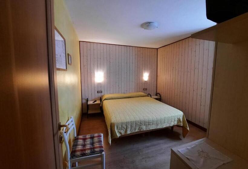 חדר סטנדרט, Noemi