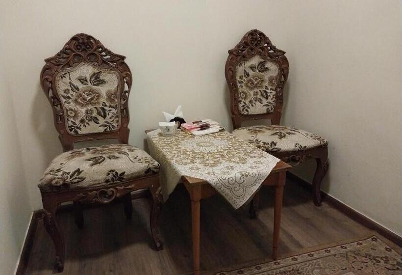 מיטה בחדר משותף, King Hostel Center