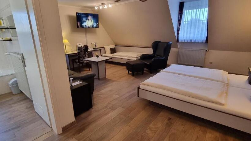 Номер Стандарт Трехместный, Motel Rl