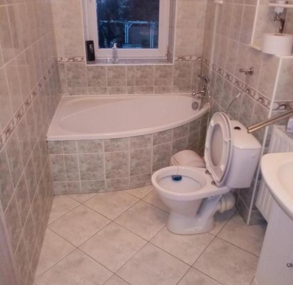 اتاق استاندارد چهار تخته, Eva Haus