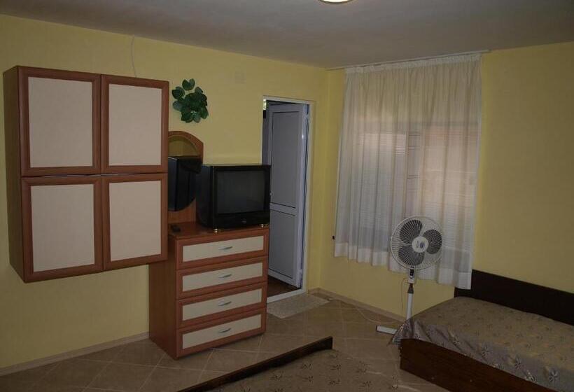 标准三人间, Guest Rooms Kamberovi