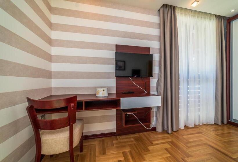 شقة غرفة نوم واحدة مزودة بشُرفة, Vila Valentina