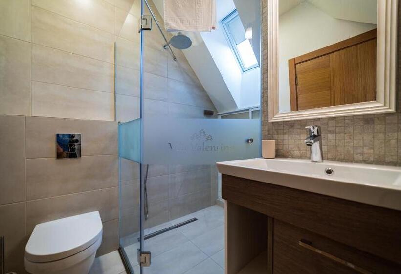 شقة غرفة واحدة, Vila Valentina