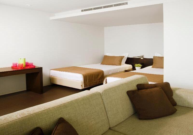 Quarto Estandar, Aqualuz Troia Rio by The Editory